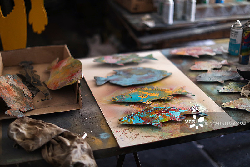 金属鱼雕塑图片素材