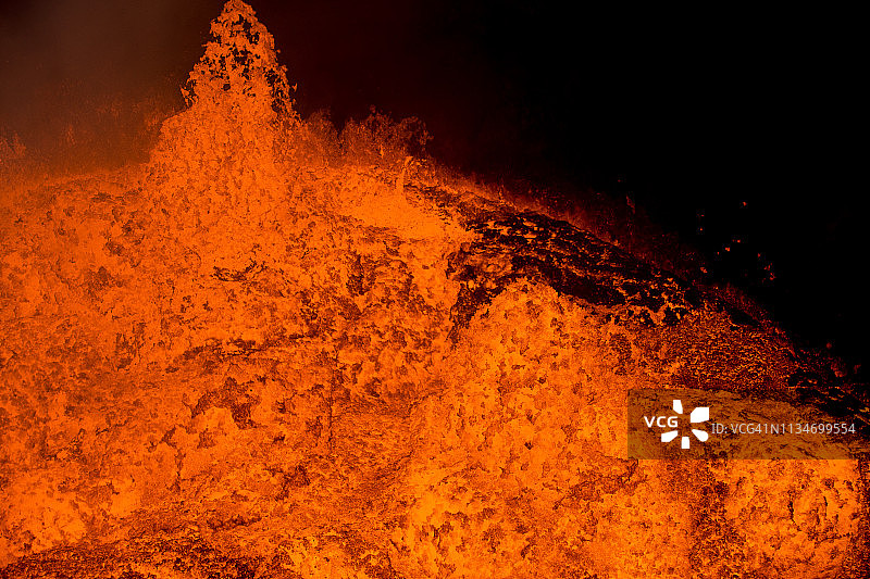 攀登火山：瓦努阿图安布里姆岛马鲁姆火山图片素材