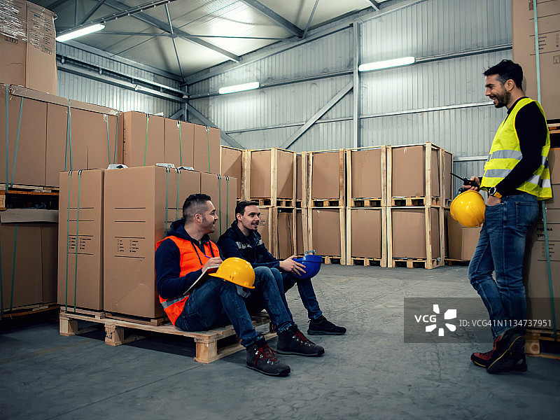 工人放松图片素材