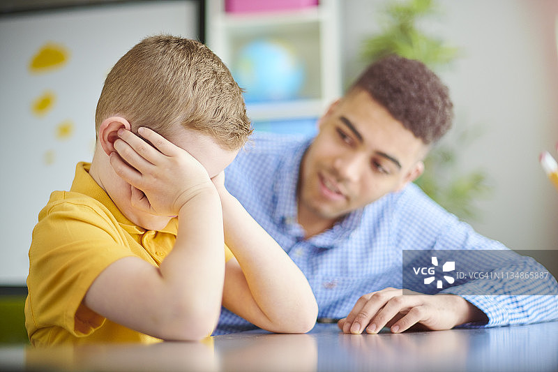 不开心的学生图片素材