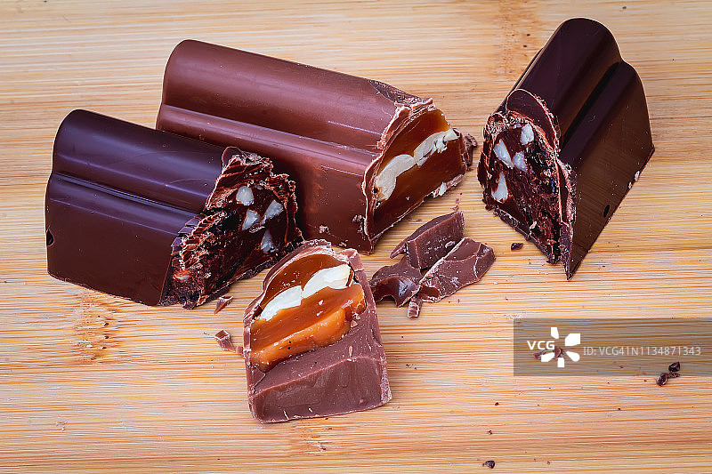 焦糖花生手工巧克力棒图片素材