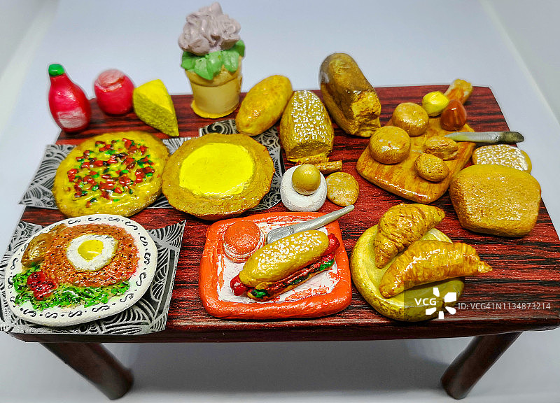 用聚合粘土制成的食物微缩模型图片素材