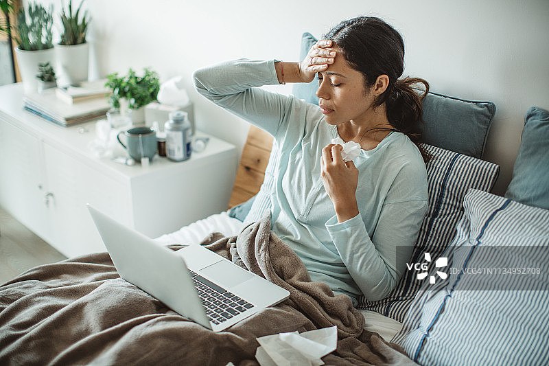 卧床感冒图片素材