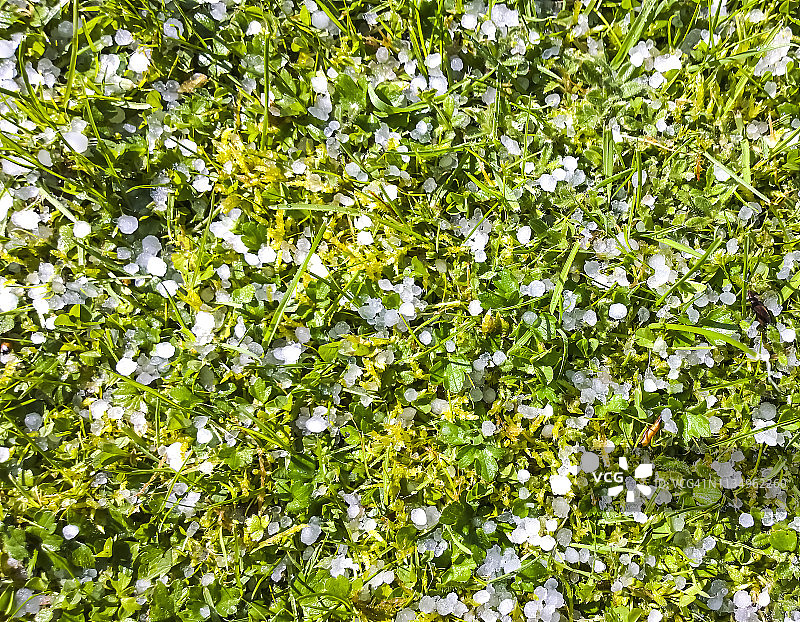 地面上的冰雹纹理：冰晶结构图片素材