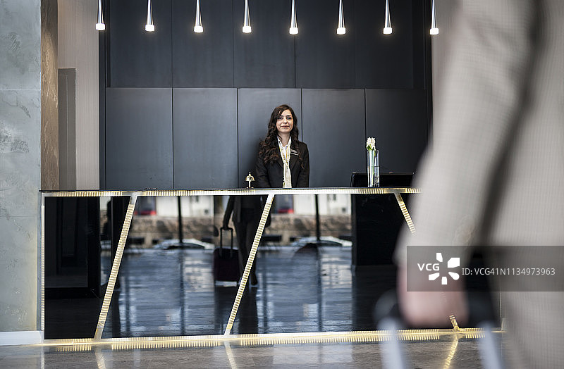 商务旅客抵达酒店图片素材