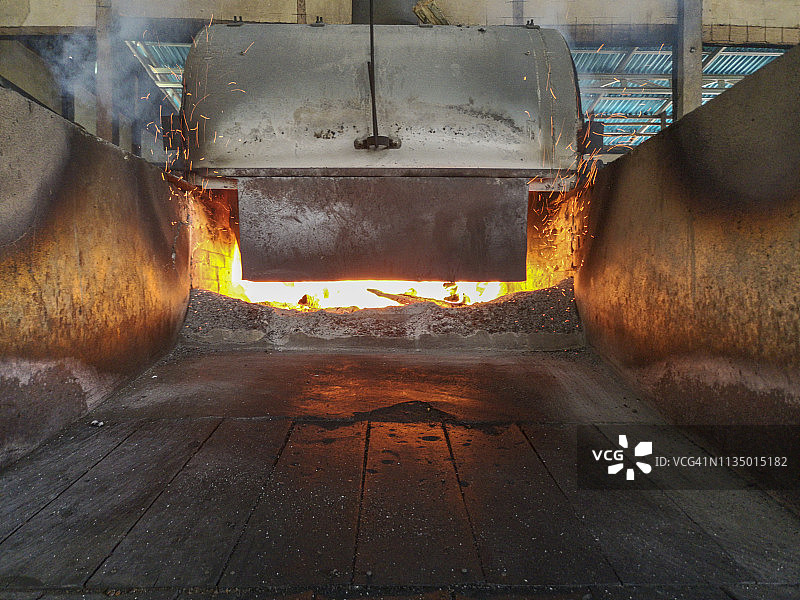 工厂里用于烘焙咖啡豆的传统厨房图片素材