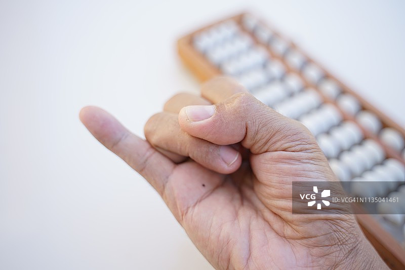 用手指计数：数字“一”图片素材