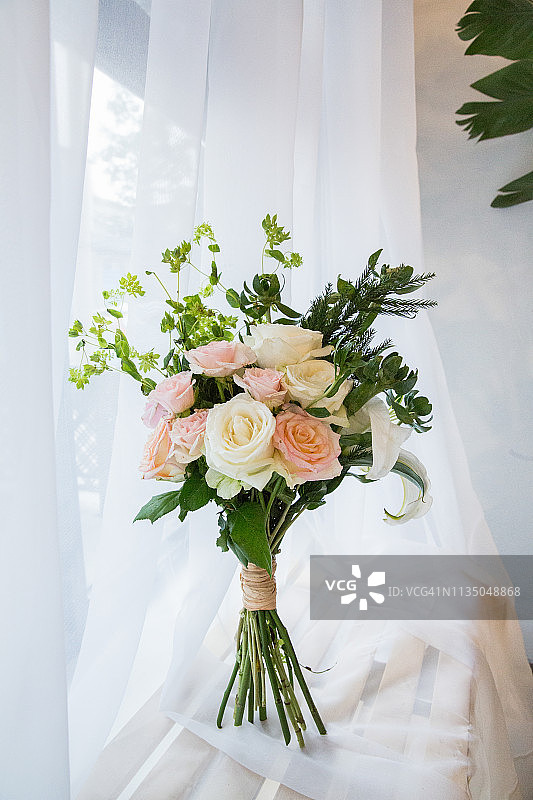 一束粉色玫瑰图片素材