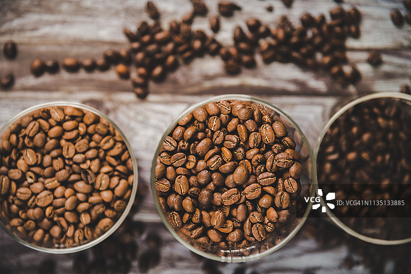 咖啡豆和咖啡杯图片素材