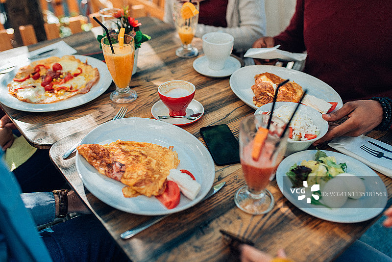 户外午餐餐桌图片素材
