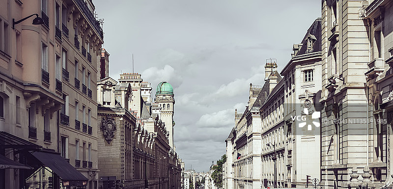 巴黎街头远眺索邦大学天文台图片素材