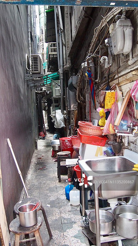 凌乱的后巷图片素材