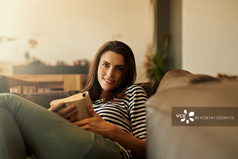 放松阅读图片素材