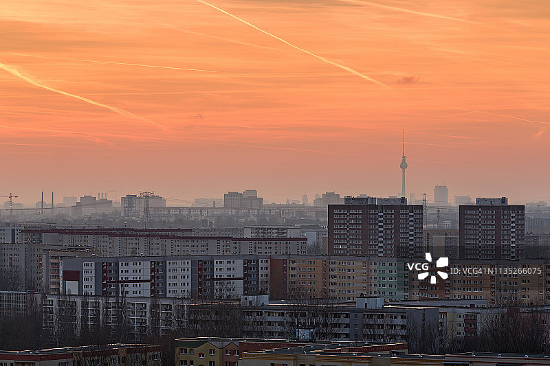 柏林马尔灿住宅区与电视塔地标（德国柏林）图片素材