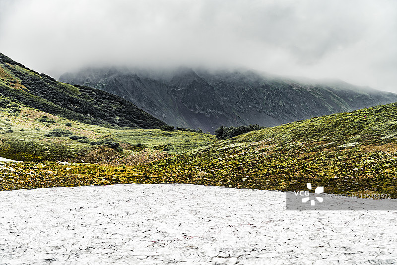 俄罗斯堪察加火山地区的山区景观图片素材