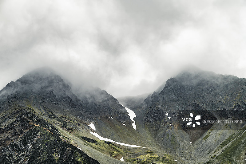 俄罗斯堪察加火山地区的山区景观图片素材