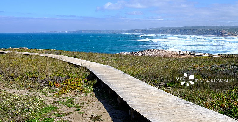阿尔加维海岸的木质小径图片素材