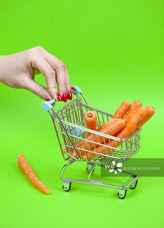 购物车里的胡萝卜蔬菜图片素材