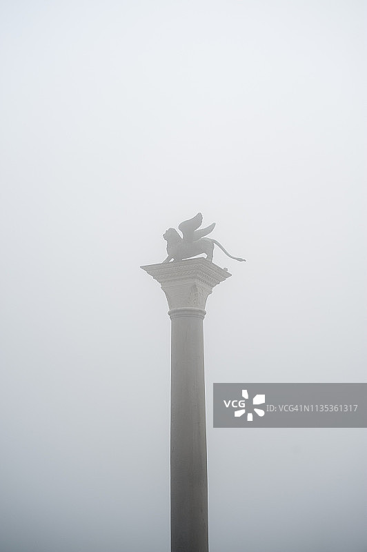 雾中的威尼斯图片素材