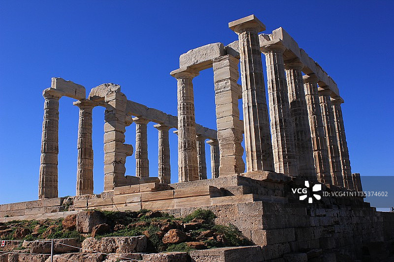 爱琴海海滩上的晴天图片素材