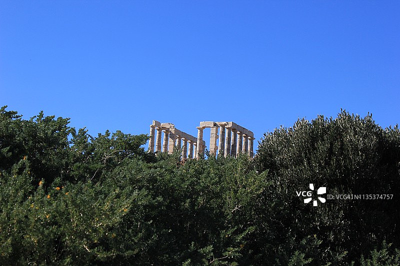 爱琴海海滩上的晴天图片素材