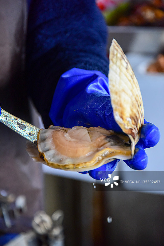 剥北海道扇贝图片素材