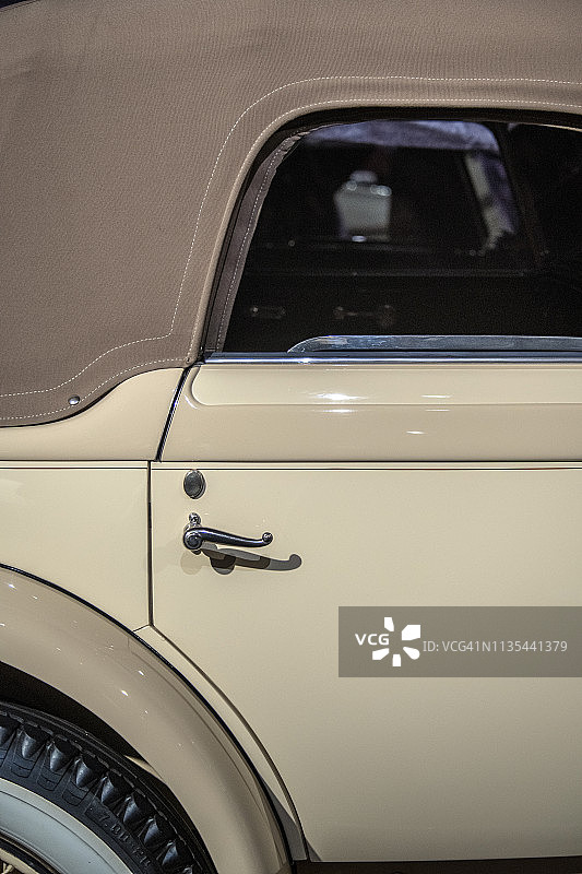 老爷车门图片素材