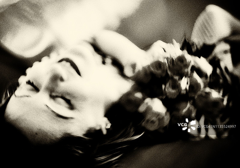 20年代风格的美丽女人肖像图片素材