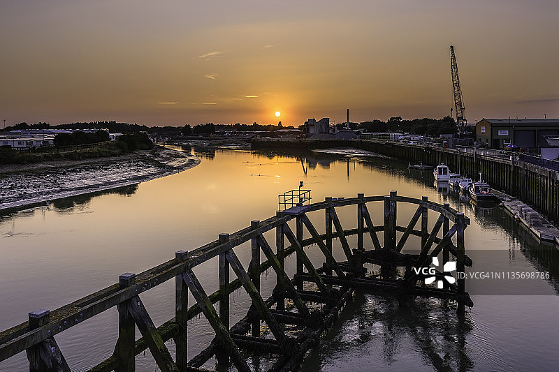 日落时分的小汉普顿河图片素材