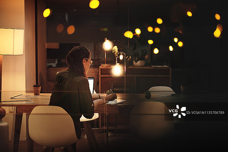 细致的工作人员图片素材