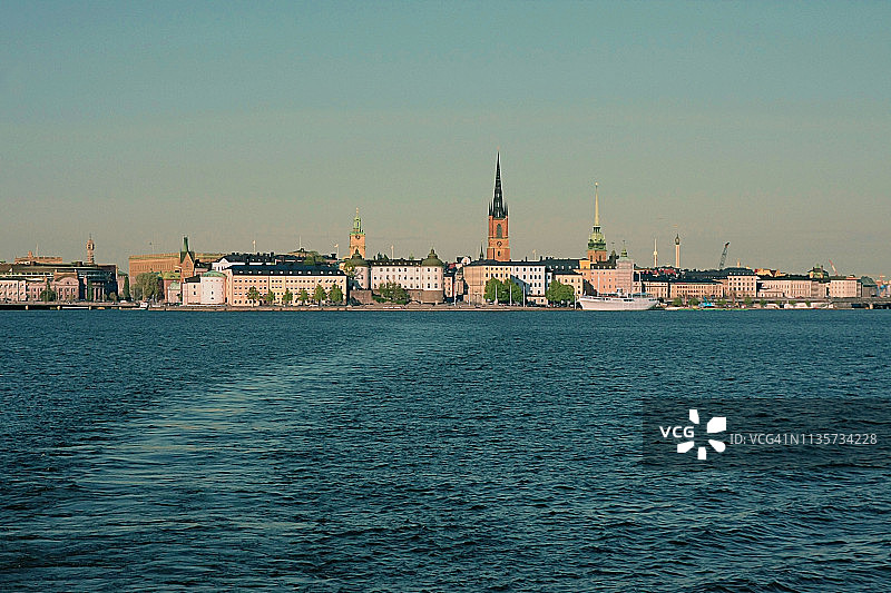 瑞典斯德哥尔摩老城海边入口日落图片素材