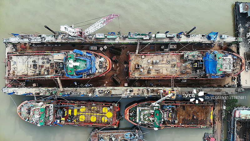 加速修复受损船只的造船厂图片素材