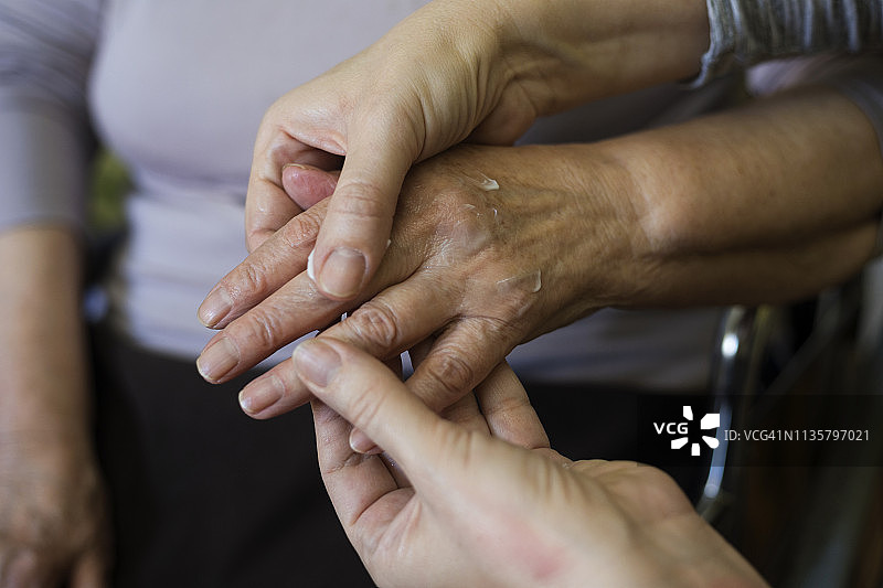 伸出援手图片素材