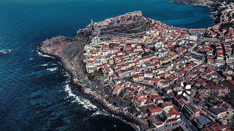 岩石上的一座城市图片素材