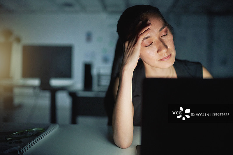 为了成功而冒着健康风险图片素材