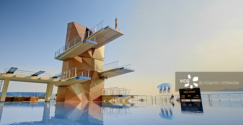 跳水前站在跳板上的男潜水员图片素材