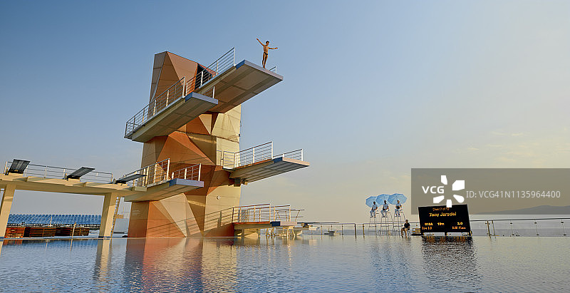 跳水前站在跳板上的男潜水员图片素材