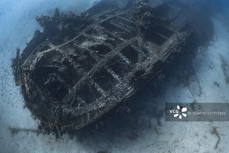 潜水沉船图片素材