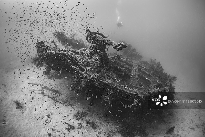 潜水沉船图片素材