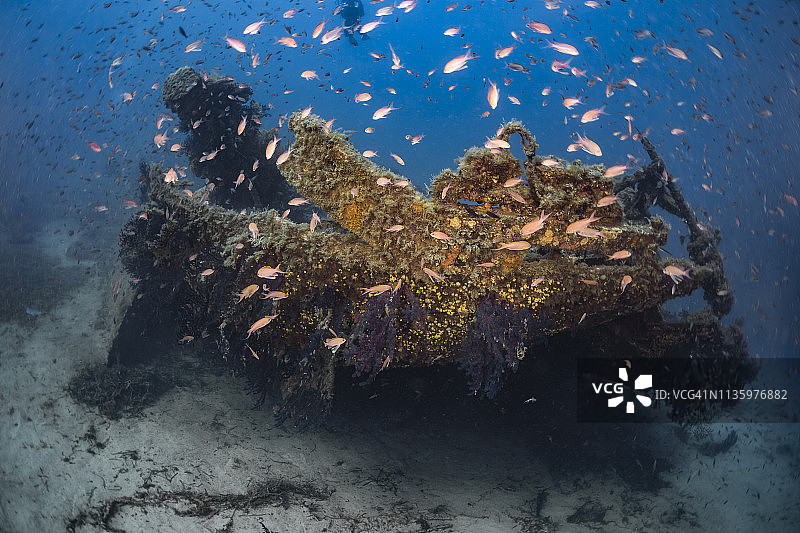 潜水沉船图片素材