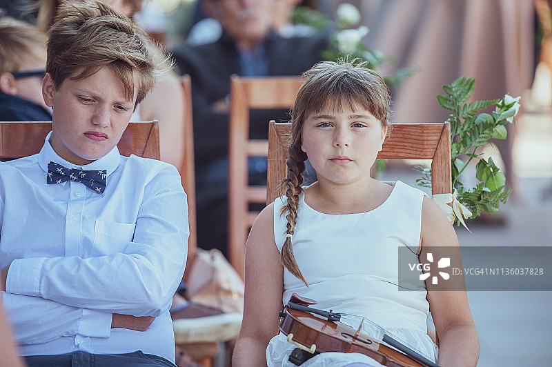 婚礼上的小兄妹图片素材