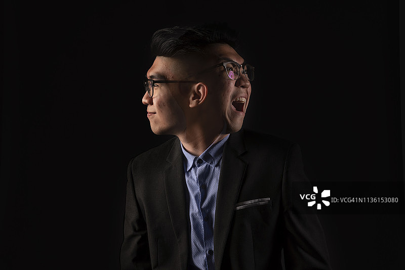 喜怒双面的男子图片素材