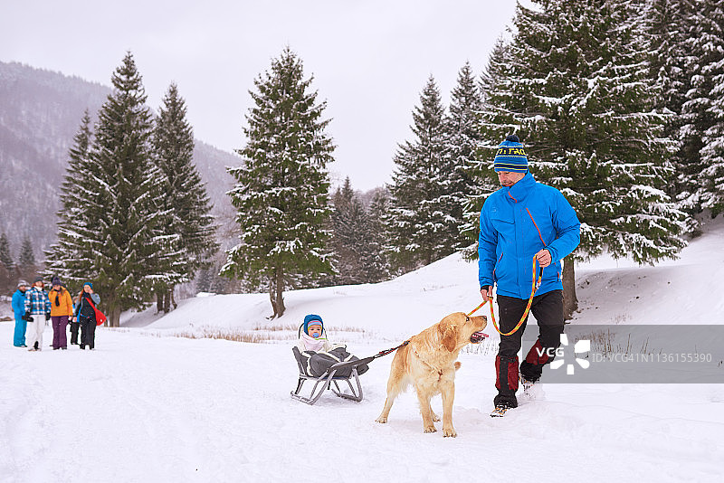 冬季漫步图片素材