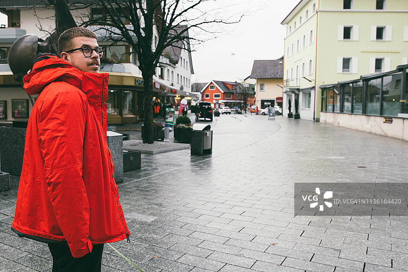 男人探索列支敦士登图片素材