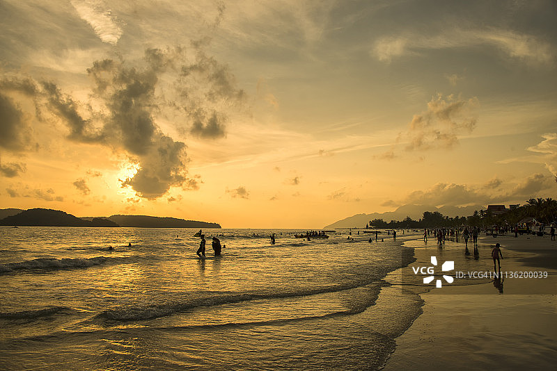 马来西亚兰卡威珍南海滩日落图片素材