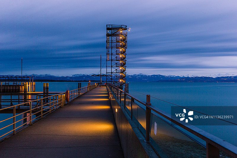 腓特烈港日落时的港口图片素材