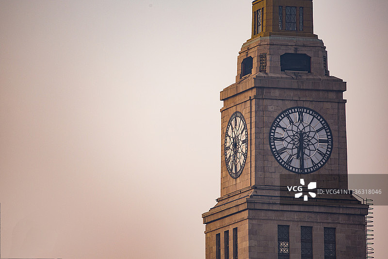 中国上海外滩历史悠久的钟楼建筑图片素材