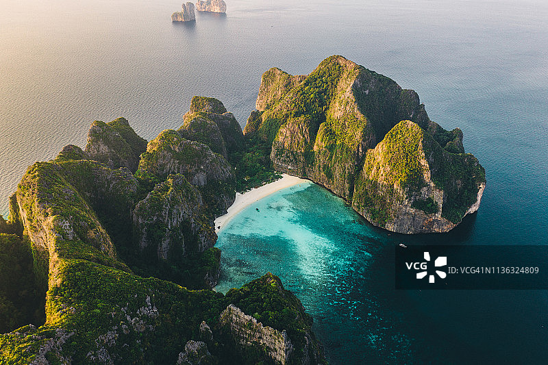 泰国皮皮岛的航拍美景图片素材