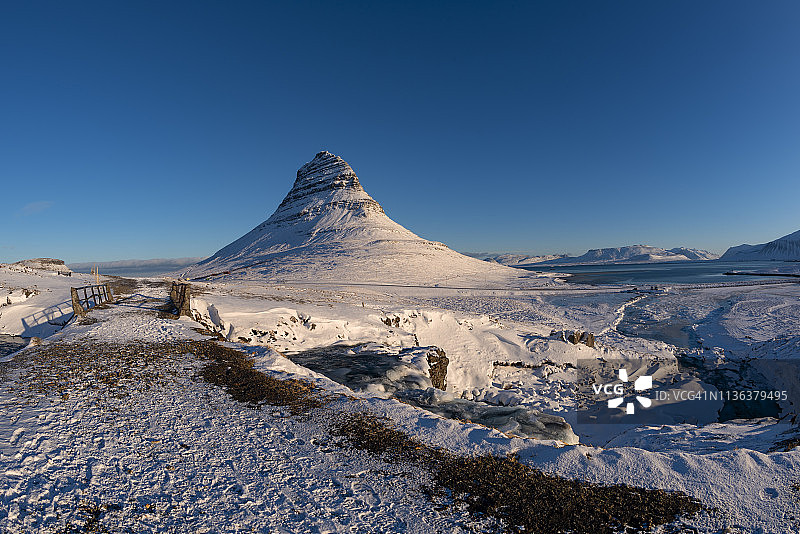清晨的教堂山图片素材