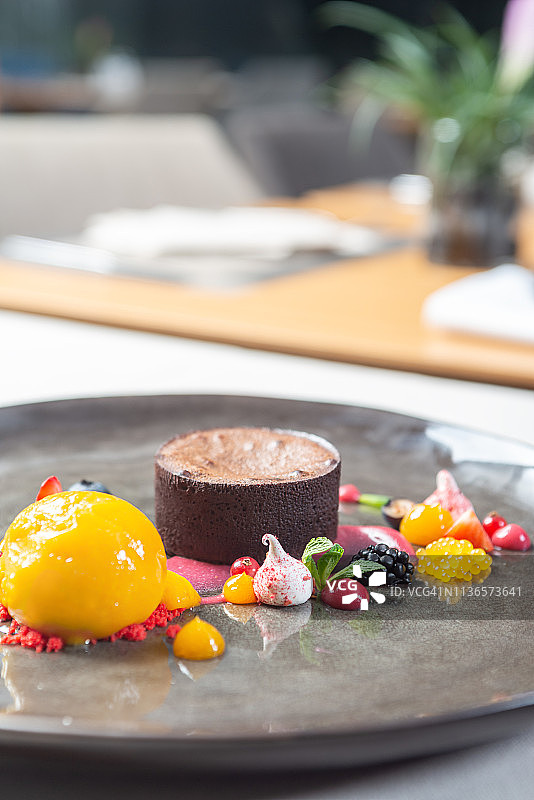 巧克力舒芙蕾——高级定制美食概念图片素材